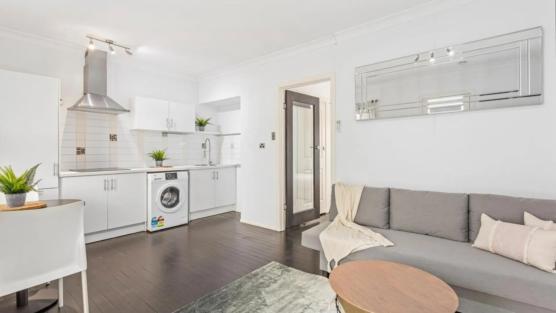 Peninsular Drive 1 Bedroom Gold Coast
