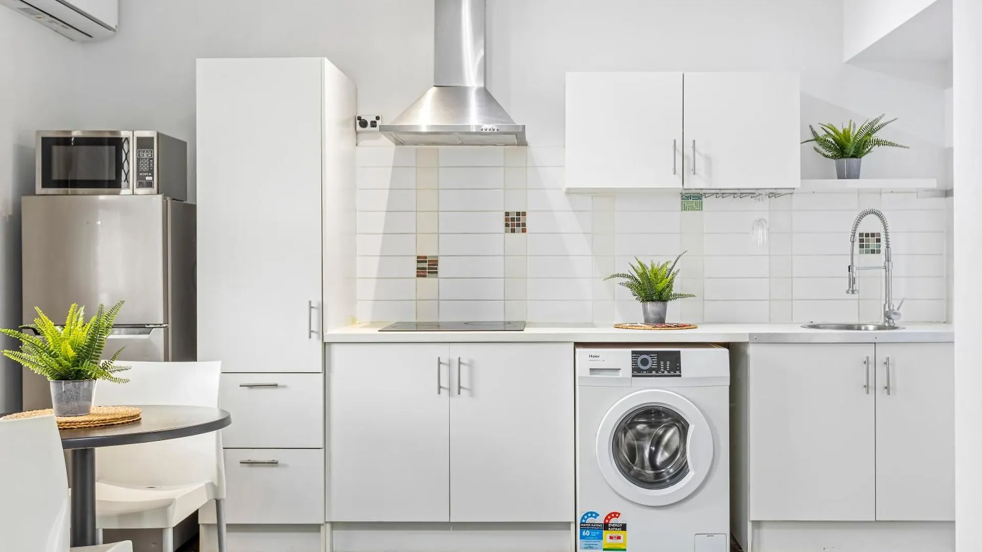 Peninsular Drive 1 Bedroom Gold Coast Apartment